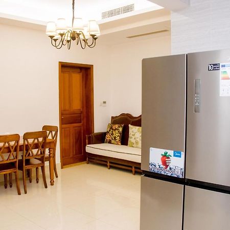 Lark Hotel Dar-es-Salaam Eksteriør bilde