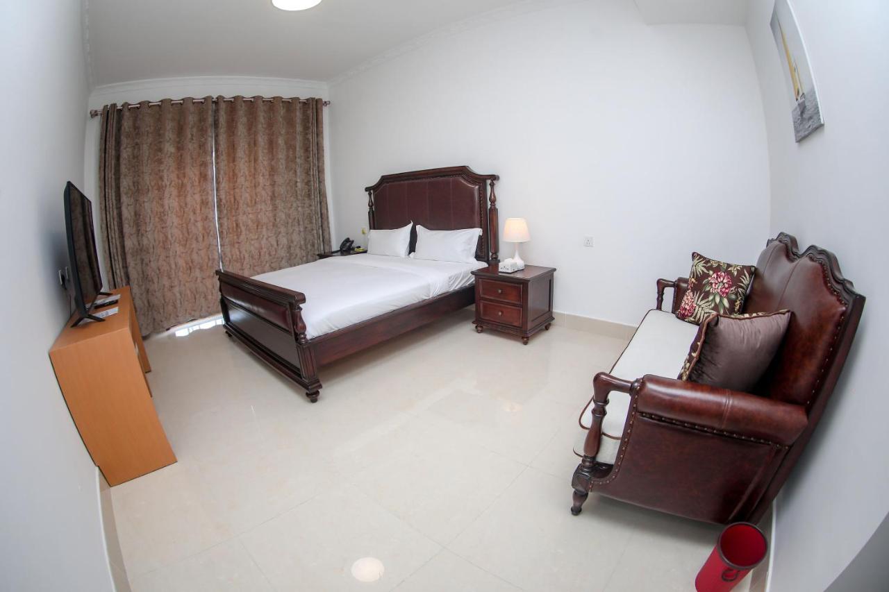 Lark Hotel Dar-es-Salaam Eksteriør bilde