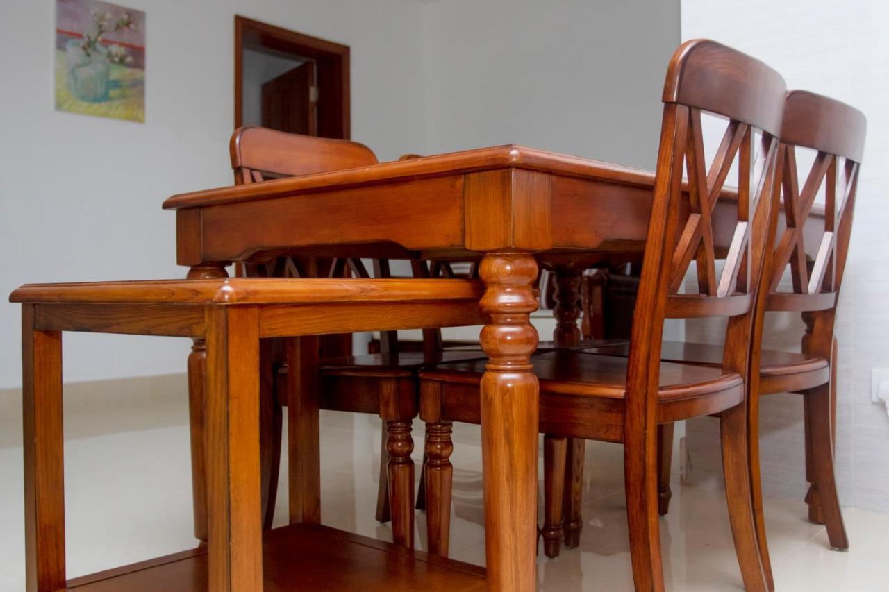 Lark Hotel Dar-es-Salaam Eksteriør bilde