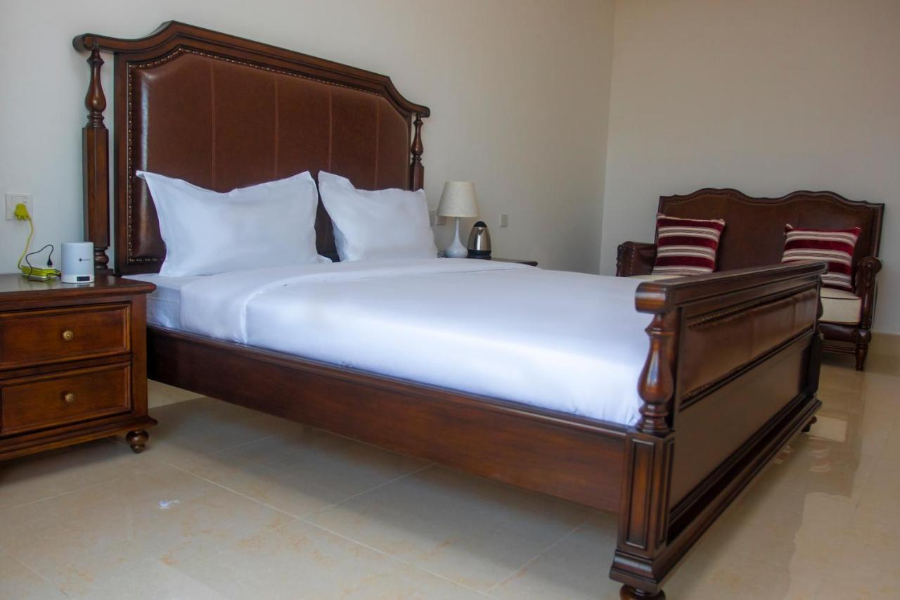 Lark Hotel Dar-es-Salaam Eksteriør bilde