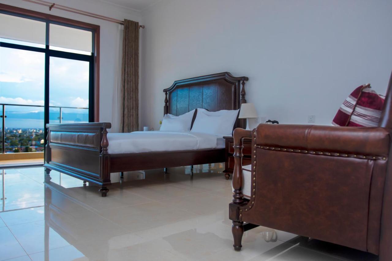 Lark Hotel Dar-es-Salaam Eksteriør bilde