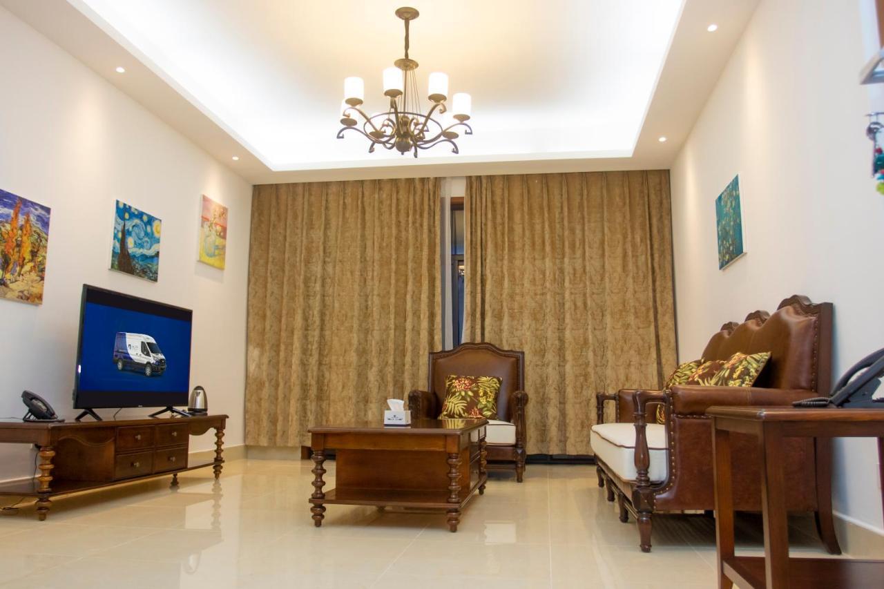 Lark Hotel Dar-es-Salaam Eksteriør bilde