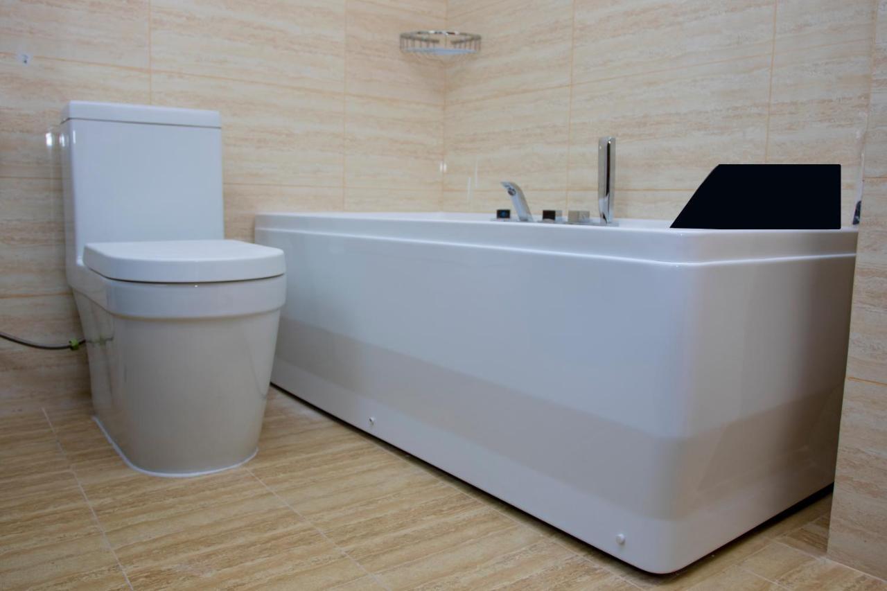 Lark Hotel Dar-es-Salaam Eksteriør bilde
