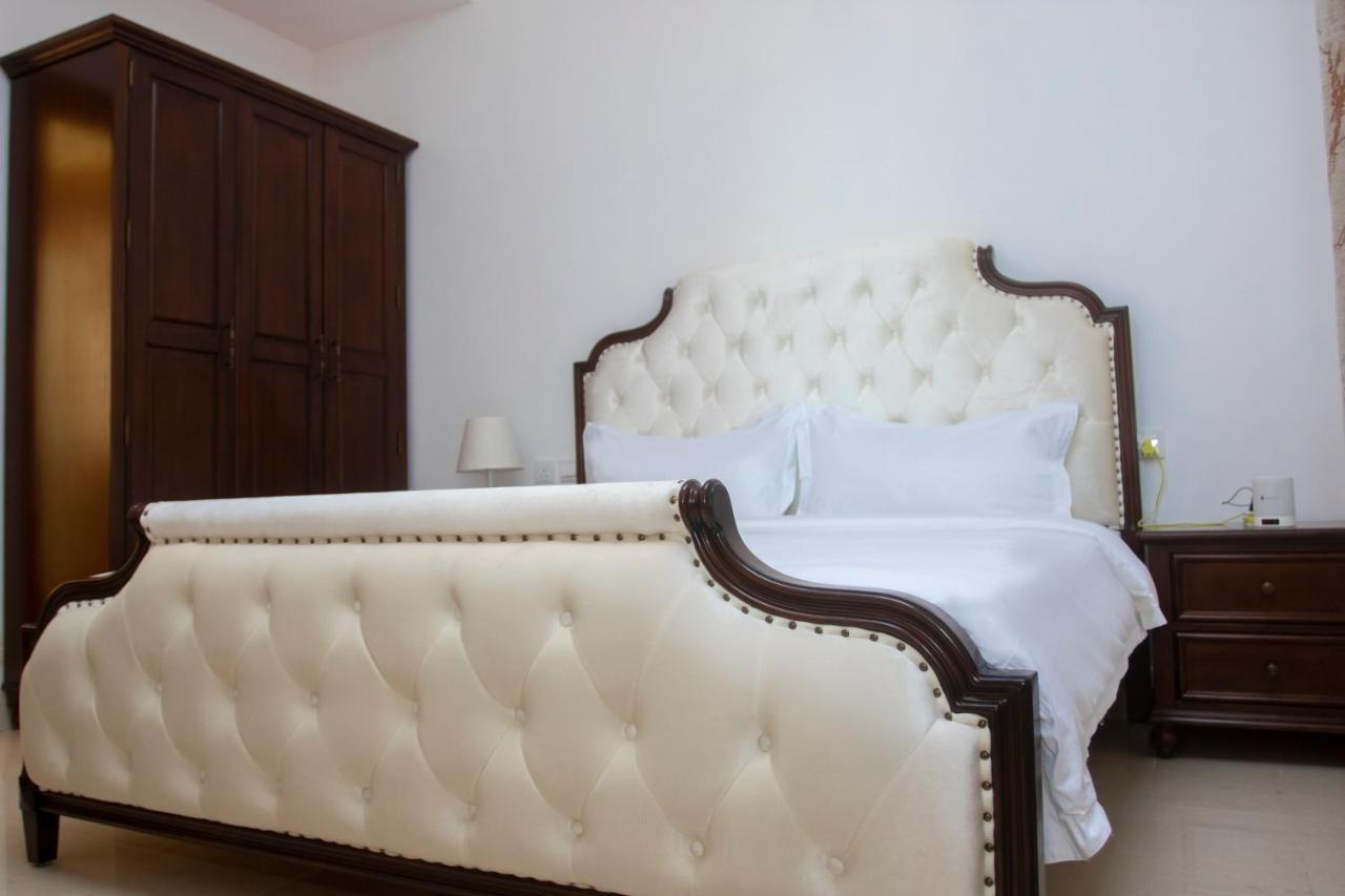 Lark Hotel Dar-es-Salaam Eksteriør bilde