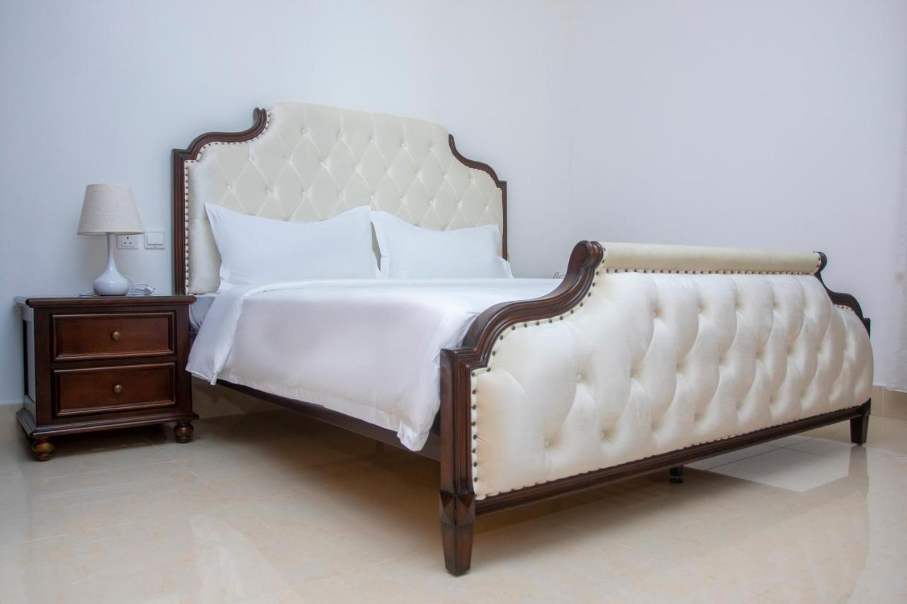 Lark Hotel Dar-es-Salaam Eksteriør bilde