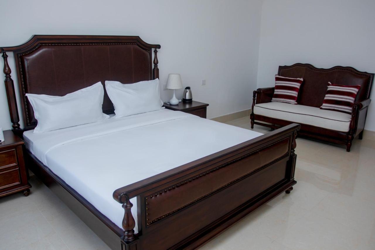 Lark Hotel Dar-es-Salaam Eksteriør bilde