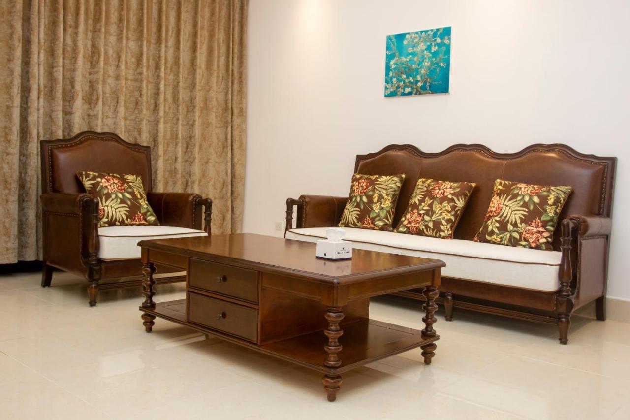 Lark Hotel Dar-es-Salaam Eksteriør bilde