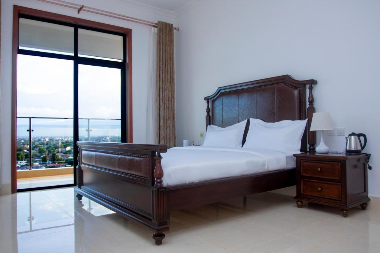 Lark Hotel Dar-es-Salaam Eksteriør bilde