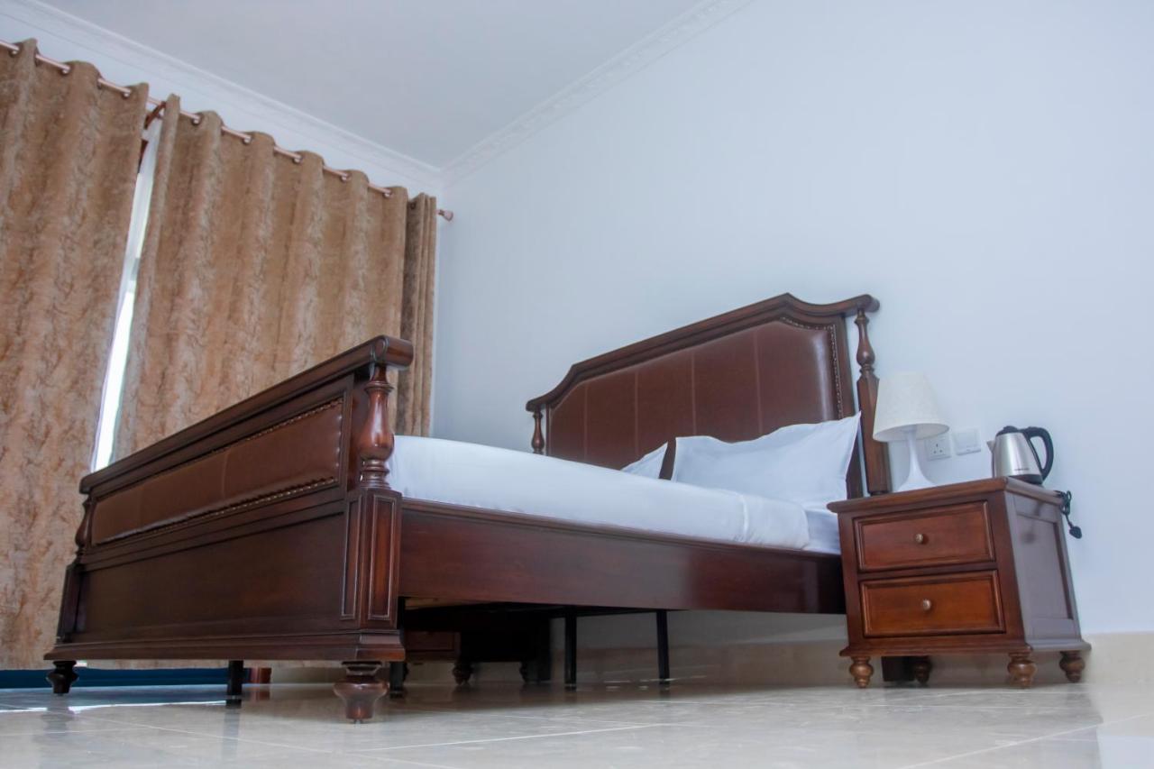 Lark Hotel Dar-es-Salaam Eksteriør bilde