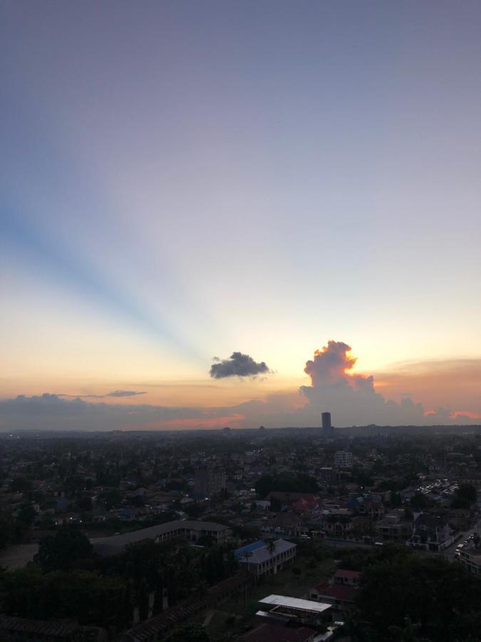 Lark Hotel Dar-es-Salaam Eksteriør bilde